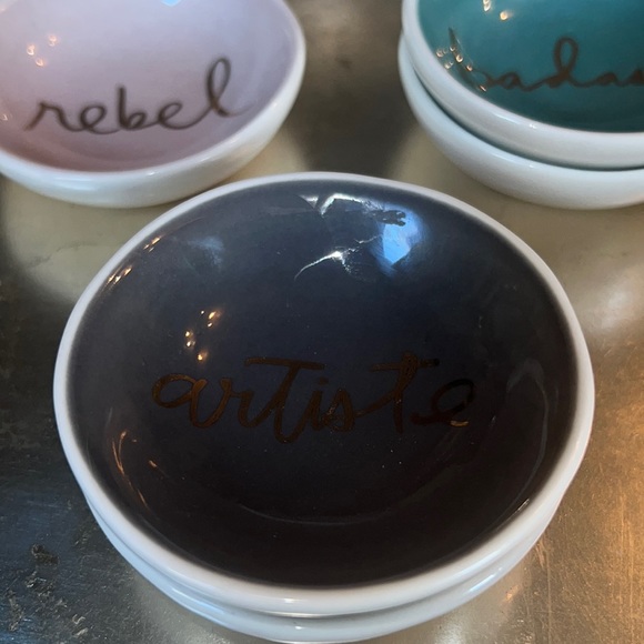 “rebel” artful metallic gold lettering & border round ceramic trinket tray-NWT - Picture 10 of 10